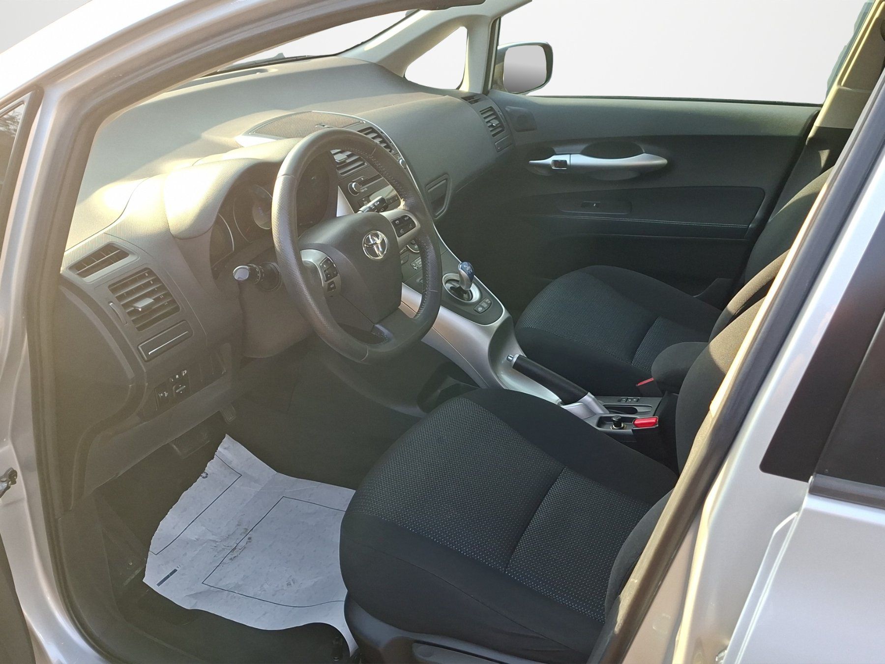 Toyota Autos: TOYOTAAURIS 1.8 HSD Linea Sol – Gebraucht aus Waldkirch von Dorfgarage_W 8