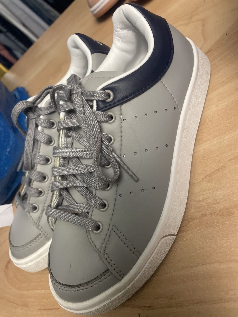 Adidas Scarpe per ragazzi: Neue Adidas Sneaker Gr. 34Grau/Blau – Nuovo (secondo la descrizione) da Obergerlafingen venduto da cabo4
