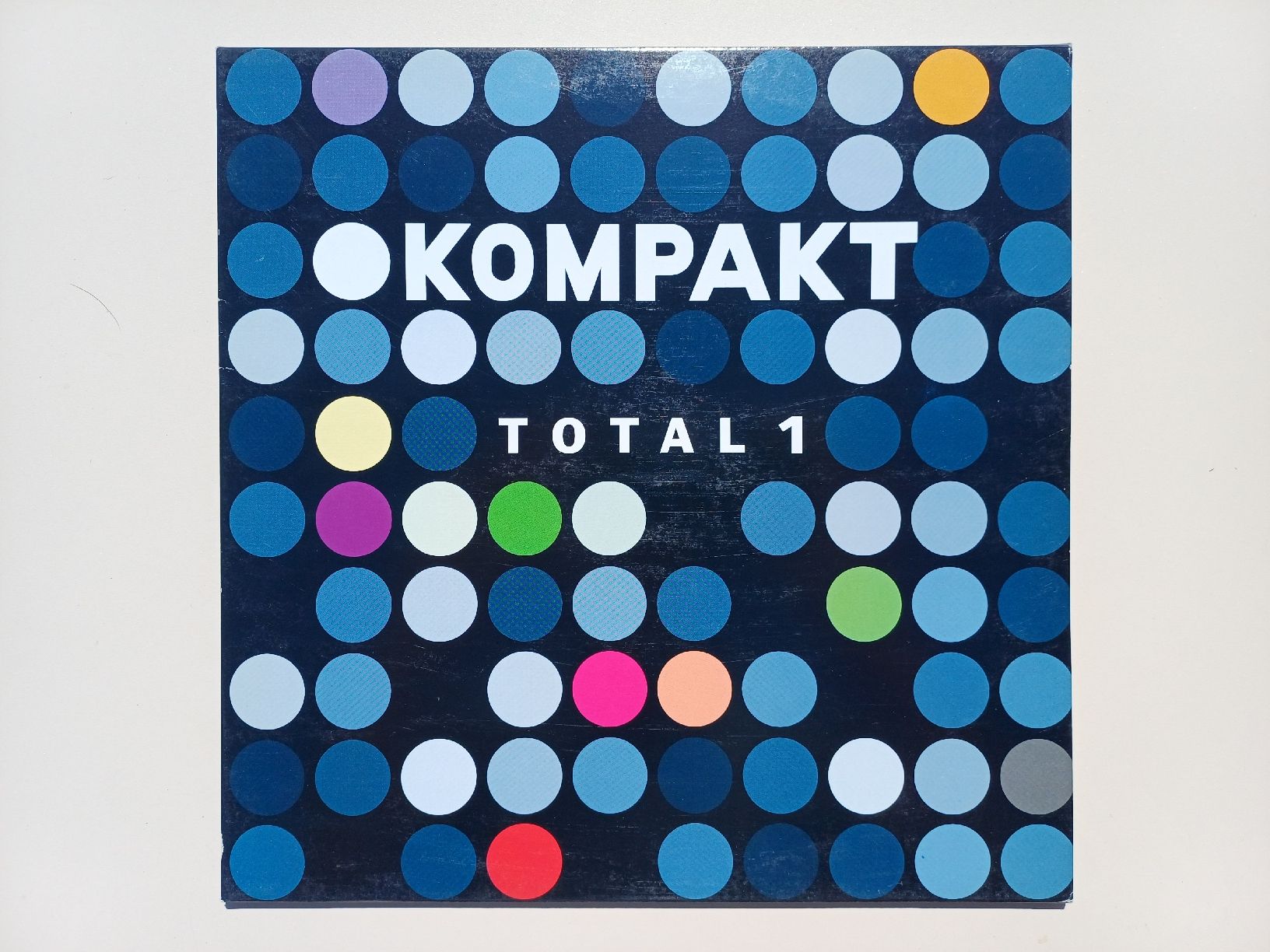 Dischi in vinile: KOMPAKT "Total 1" 12" + LP – Nuovo (secondo la descrizione) da Begnins venduto da Drastic-Sound