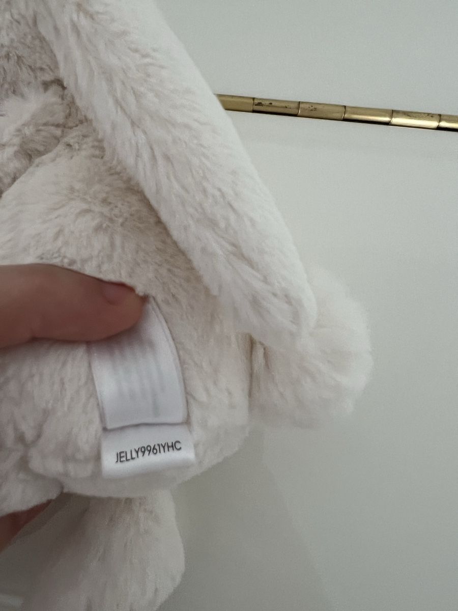 Jellycat Giocattoli: Jellycat, Bashful Bunny with Present – Usato da Dietikon venduto da rts888 1