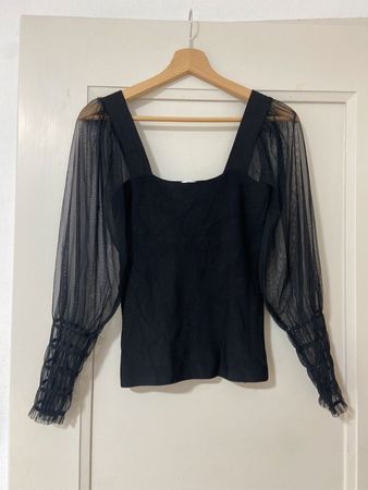 Schwarze Bluse mit Tüllärmeln von Mango in Gr. S