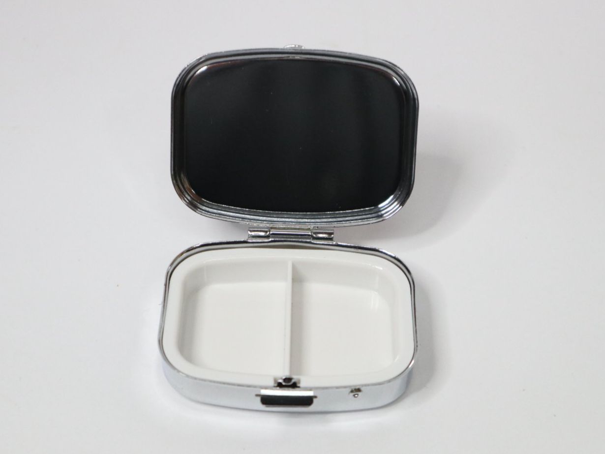 Altro in Cosmetici & Cura: Metall Pillendose Vampir Dracula Oldtimer  neu Dose – Nuovo (secondo la descrizione) da Eschenbach SG venduto da Astalavista 2