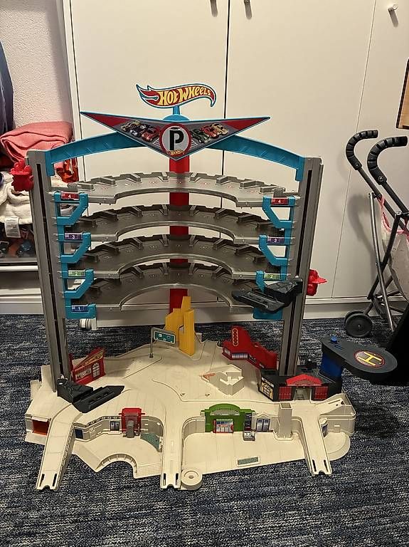Giocattoli: Hot wheels garage  – Usato da Savigny venduto da stestuz