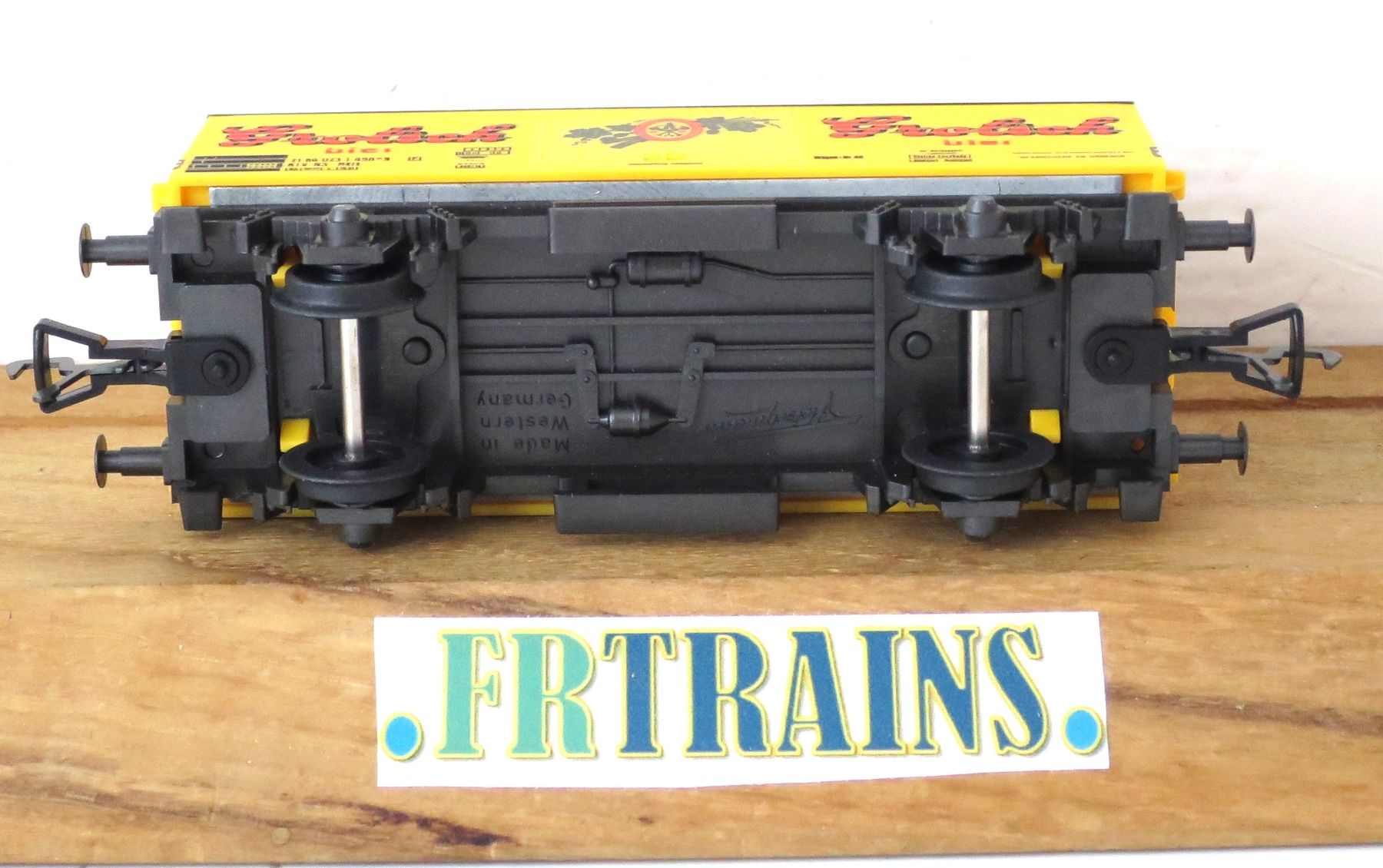 Fleischmann Modellini di ferrovie: FLEISCHMANN 5045  DB WAGON COUVERT GROLSCH BIER – Usato da Gland venduto da FRtrains 3