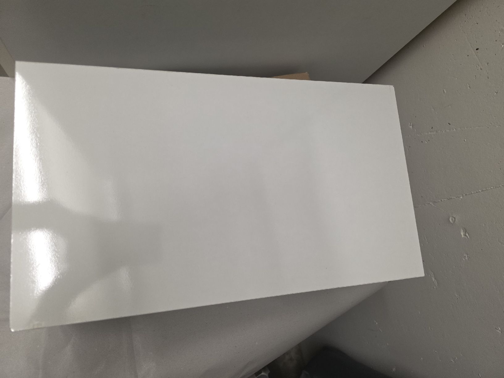 Staffa per monitor: Monitorerhöhung weiss 40 cm breit – Usato da Niederhasli venduto da 8155irae 2