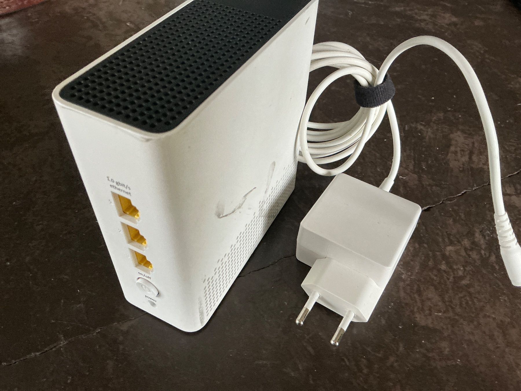 Swisscom WiFi: Swisscom WLAN-Box 2, occasion, blanc, complet – Usato da COTTENS VD venduto da Lunaebuyers 1