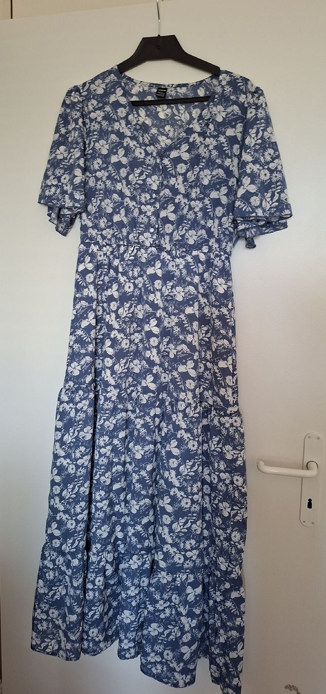 Vestiti: Robe longue à fleurs bleues et blanches taille L – Usato da Plan-les-Ouates venduto da Laly_92