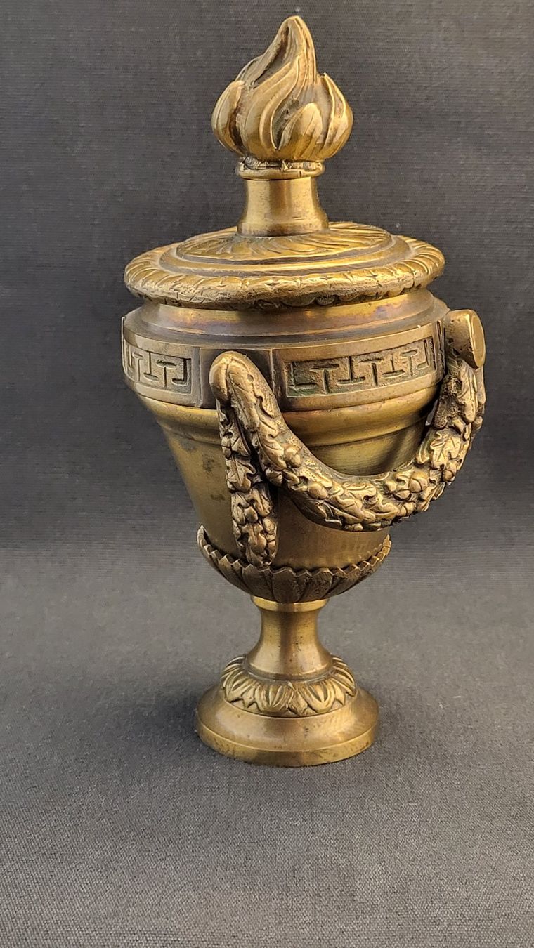 Statuette: Antikes Bronze-Objekt mit Fackelaufsatz – Usato da Basel venduto da spinne02 3