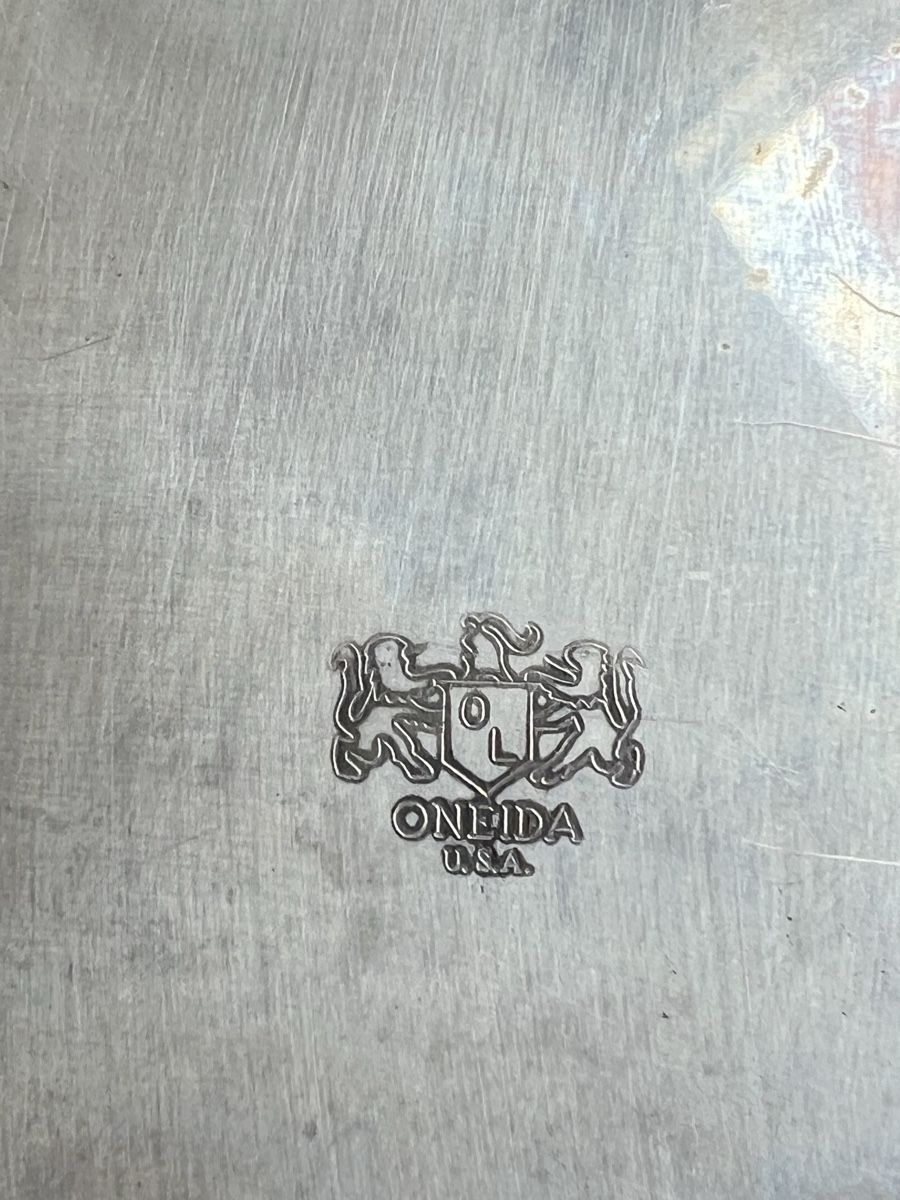 Dosen: Art Deco Dose, versilbert mit Schmetterlingen Oneida USA – Gebraucht aus Wabern von La-Vitrine 9