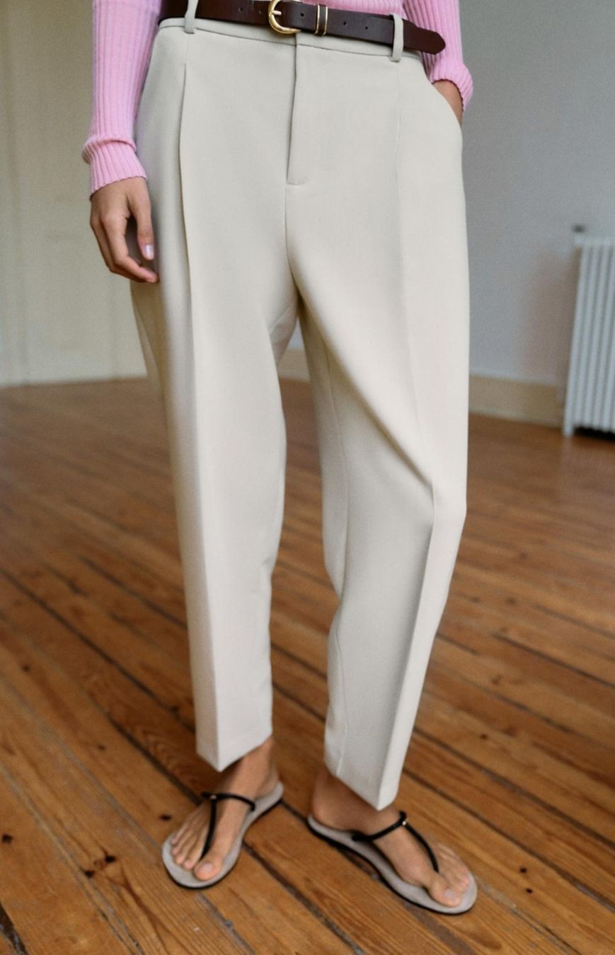 Zara Pantalons: Zara Bundfaltenhose, Beige, Grösse S – D'occasion à Wetzikon ZH par ELIVNE