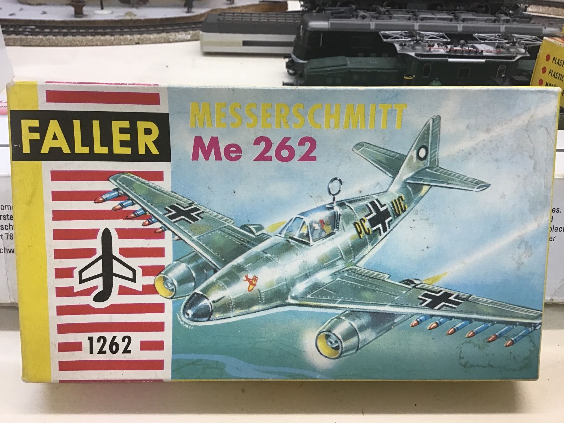 Faller Kit di modellismo & Modellini statici: Faller Messerschmitt Me 262 Bausatz, ungebaut, komplett – Nuovo e nell'imballaggio originale da Männedorf venduto da Spezial-Modelle