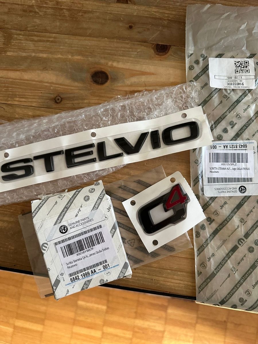 Alfa Romeo Tutti i ricambio: Q4 Emblem schwarz glanz original – Nuovo e nell'imballaggio originale da Würenlos venduto da Sunny803 2