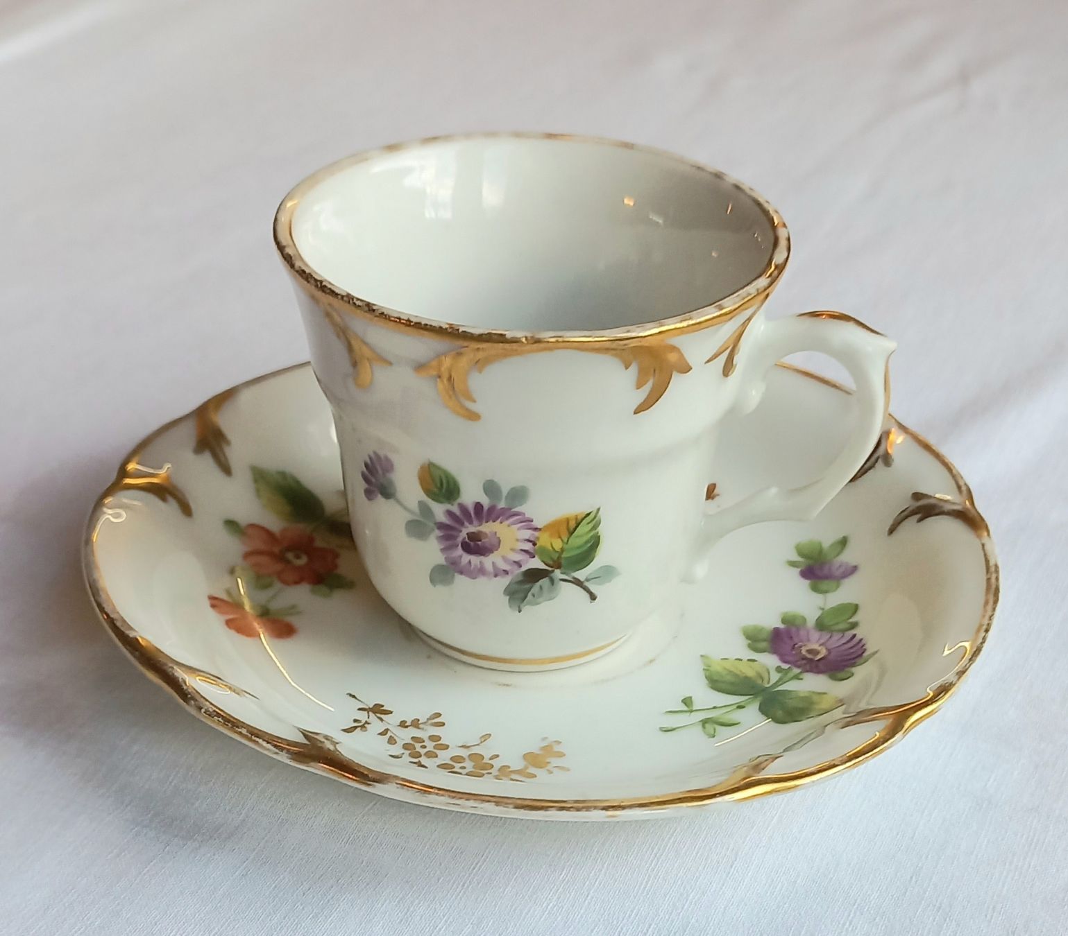 Tassen: Antike Kaffeetasse mit Unterteller, Blumendekor, Goldrand – Gebraucht aus Buchs AG von Dzirul 1