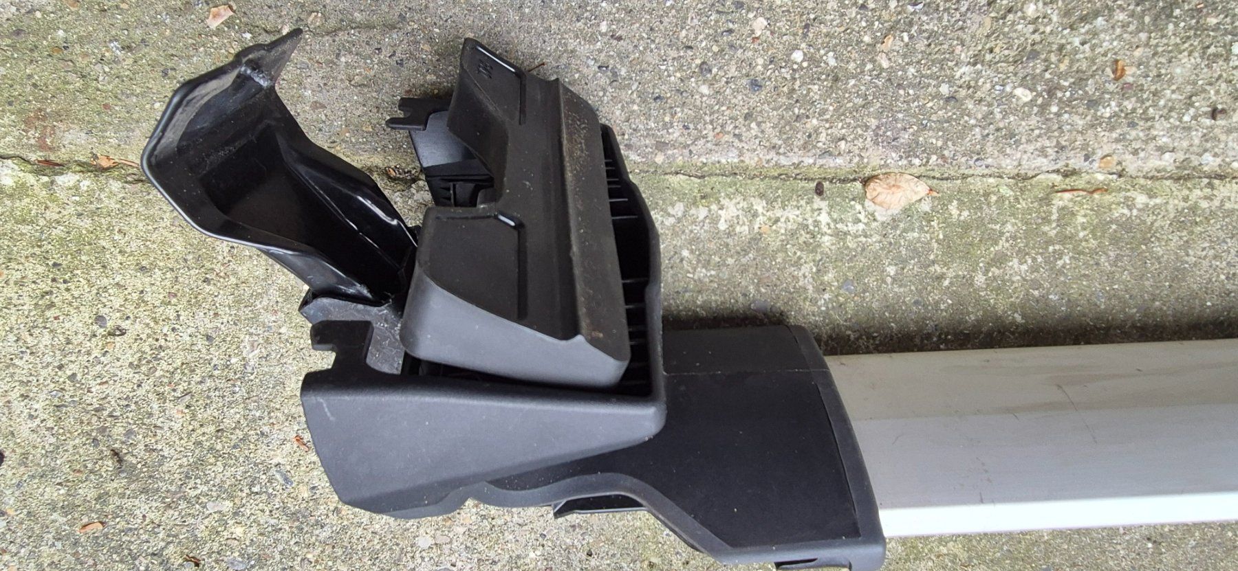 Thule Dachträger: Dachträger Opel Astra 2023 – Gebraucht aus Flawil von Roland_Stoeri 2