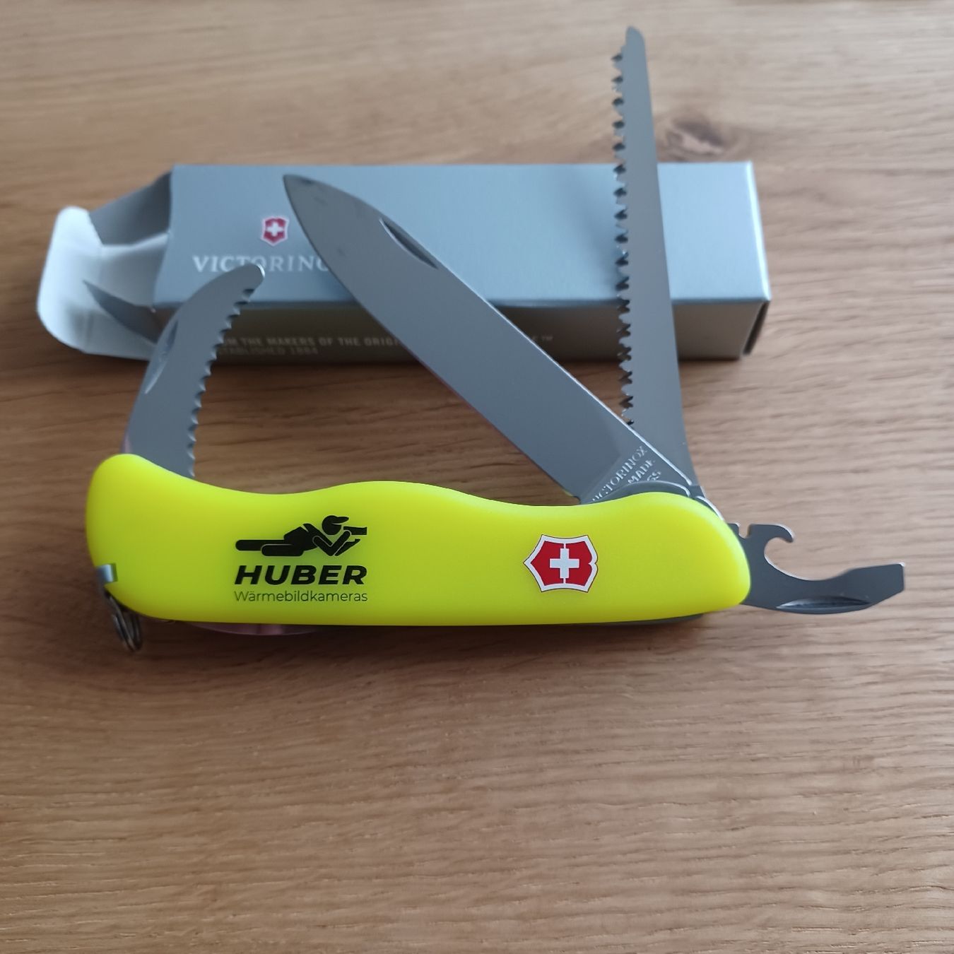 Victorinox Coltelli tascabile: Victorinox Hunter Stay Glow – Nuovo e nell'imballaggio originale da Balgach venduto da VicAlox