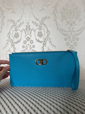 Original Salvatore Ferragamo Gancini Clutch Wristlet  Türkis