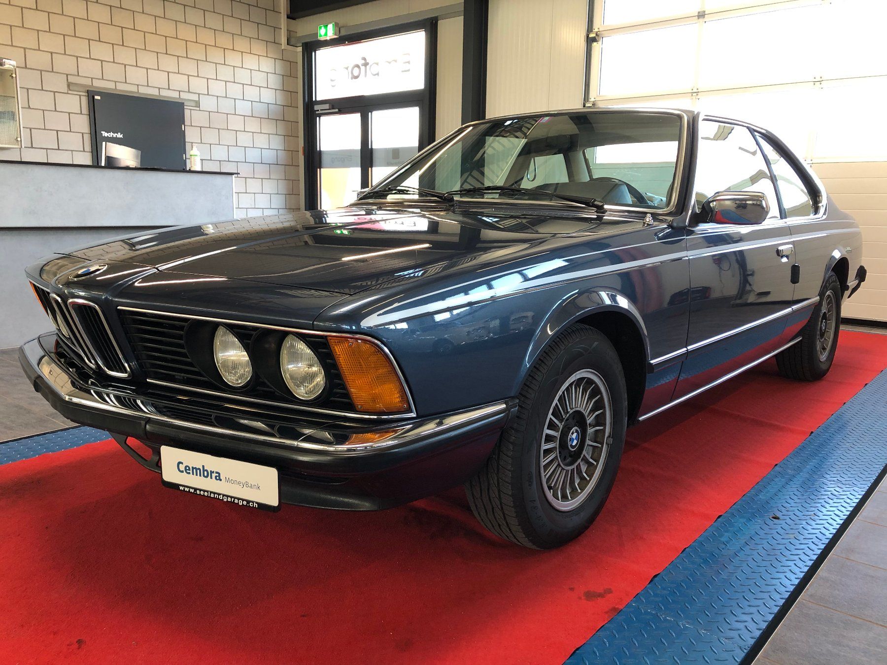 BMW Automobili: BMW 633 CSI (Coupé) – Usato da Gampelen venduto da Steuer0