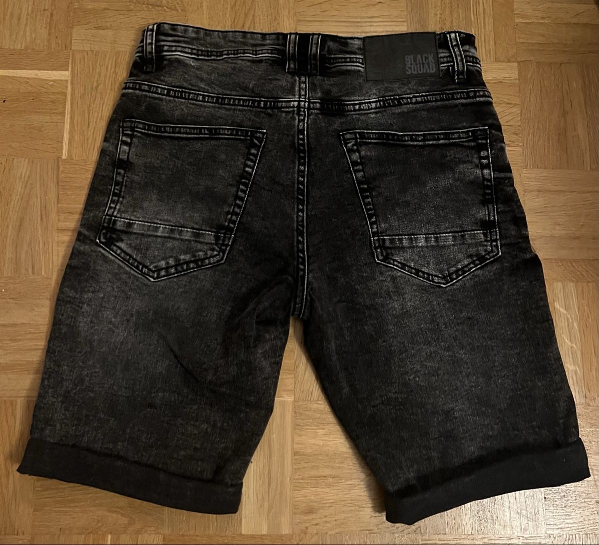 Jeans: Schwarze Jeans short, Grösse XS – Usato da Rafz venduto da SaintCruz 1