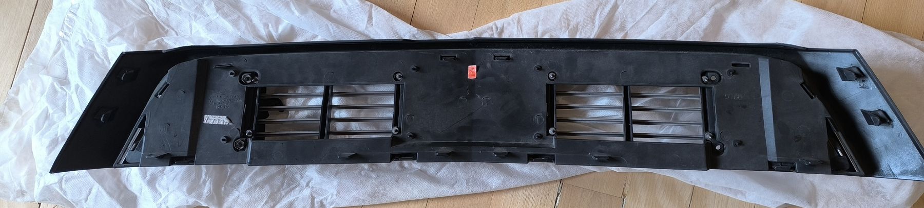 Ford Tutti pezzi di ricambio auto: Original Ford Mustang GT/CS Kühlergrill – Usato da Hergiswil LU venduto da lukas1919 1