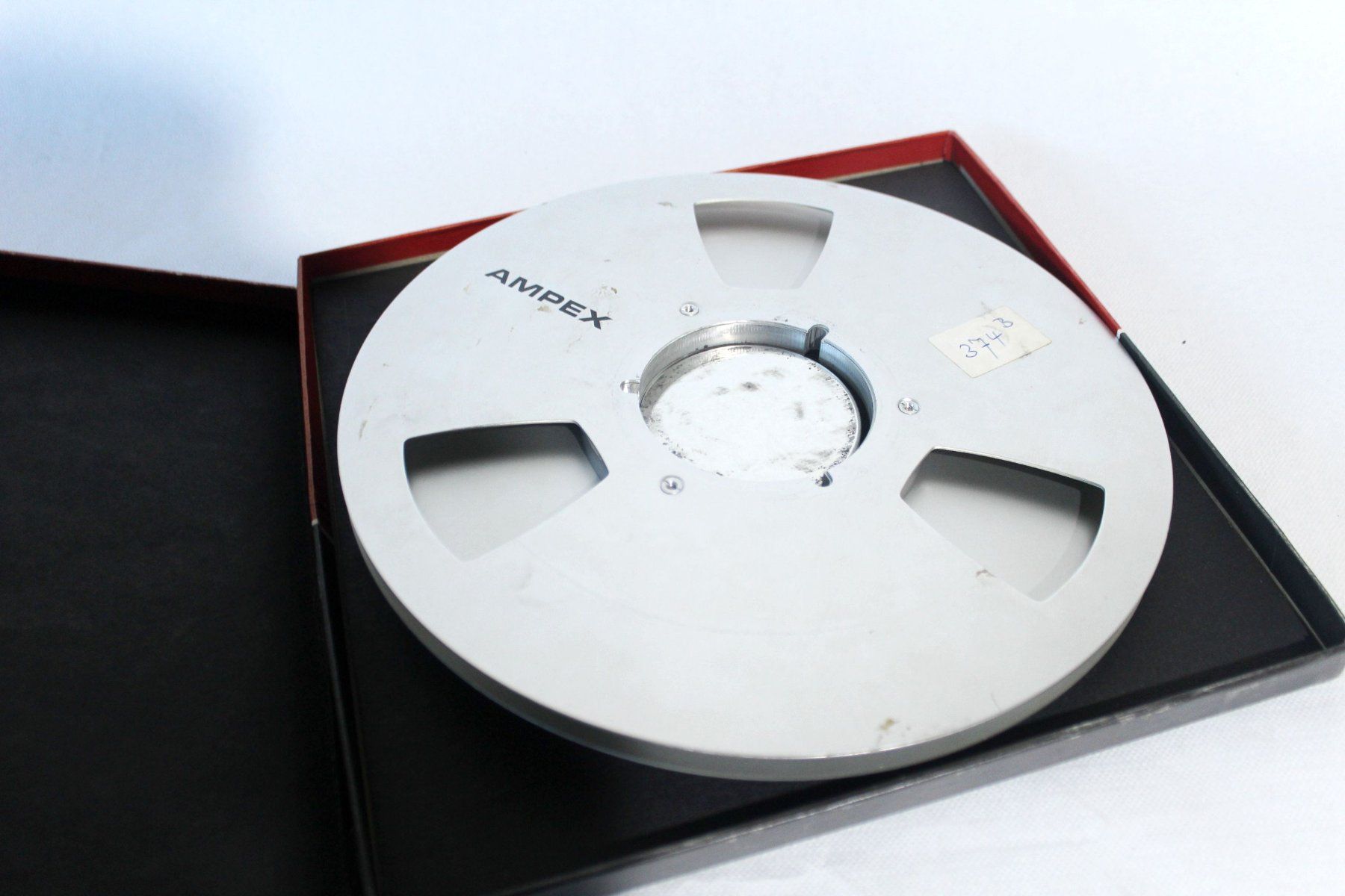 Ampex Bandmaschinen: AMPEX - 265 mm. silberne Aluminiumspulen, originaler Karton – Gebraucht aus Bern von kultiges 5