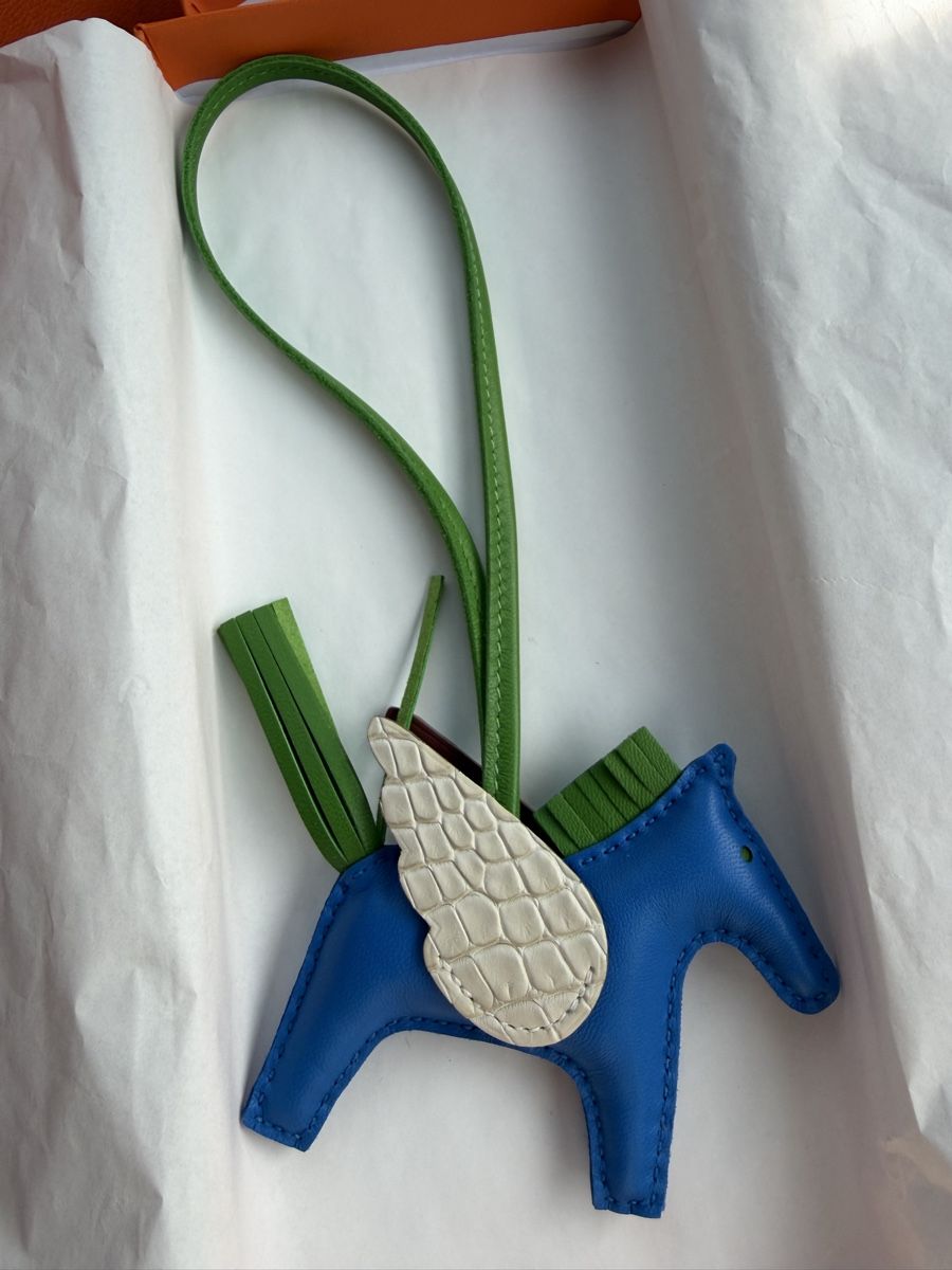 Hermès Portachiavi: Hermes pegasus rodeo touch alligator charm neu – Nuovo e nell'imballaggio originale da Kilchberg ZH venduto da cruella