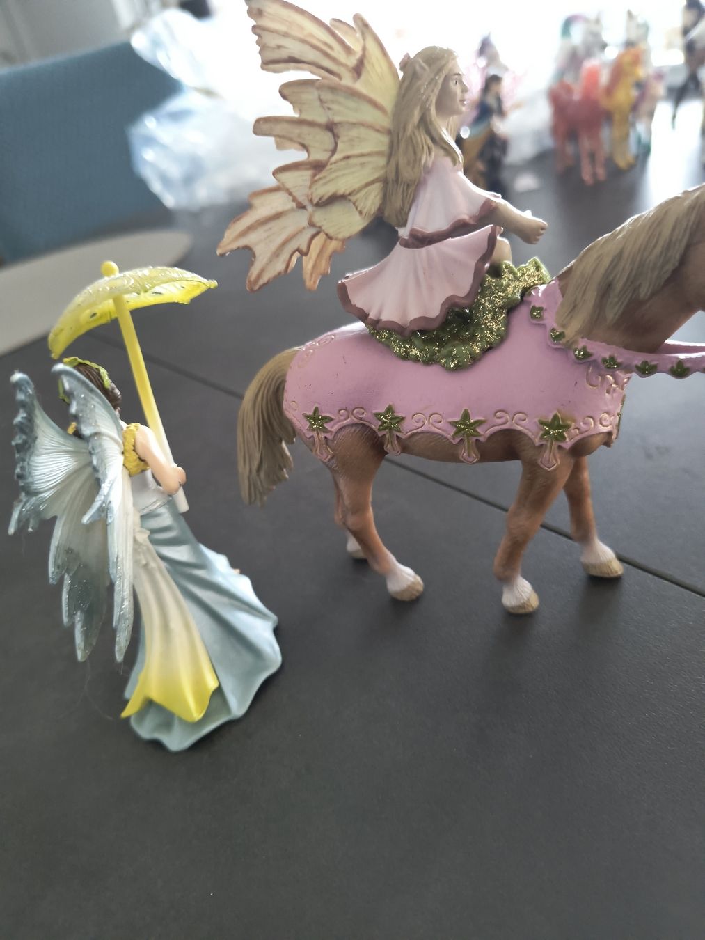 Schleich Statuette: Schleich Fee mit Pferd und zweite Fee mit Sonnenschirm – Usato da Würenlingen venduto da Striga 3