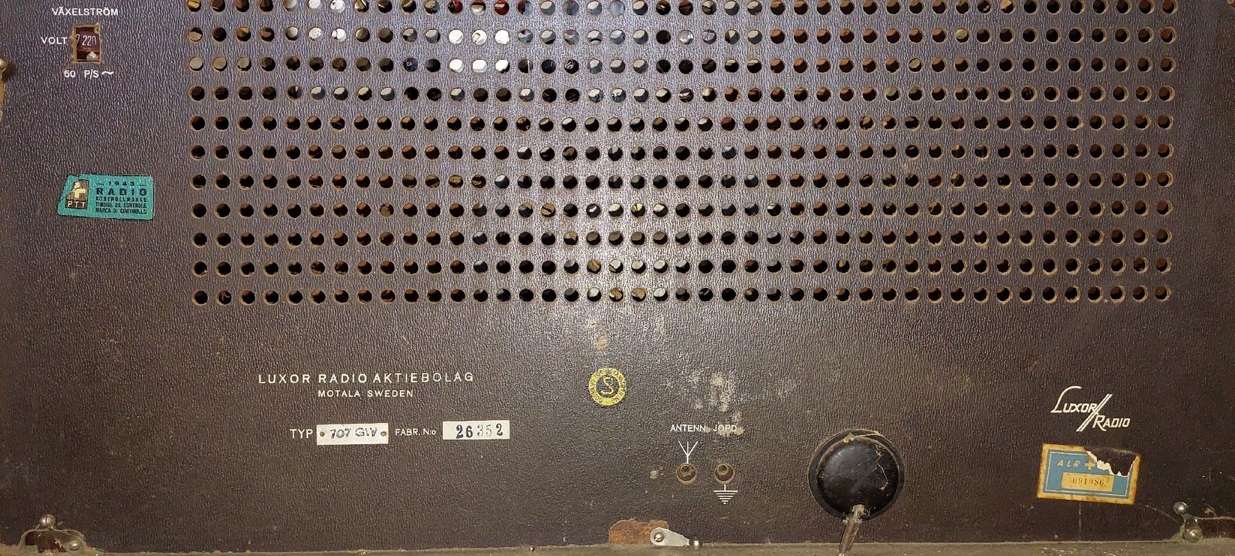 Radios: Luxor – Defekt aus Zürich von Ikomerz 6