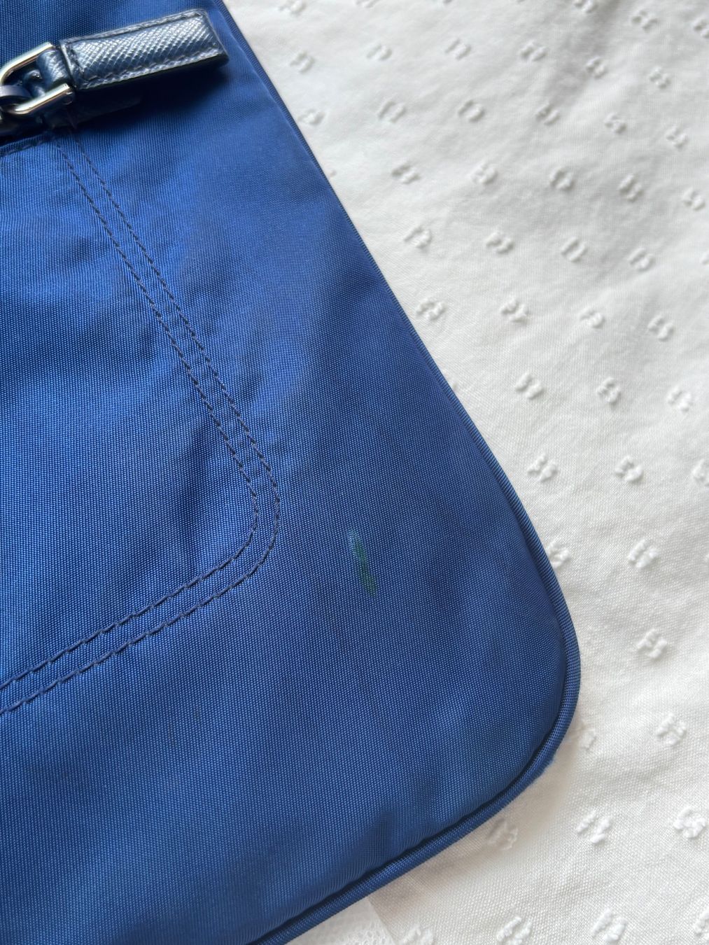 Prada Taschen: Prada Messenger Bag - Navy Nylon – Gebraucht aus Bulle von lalooo 5