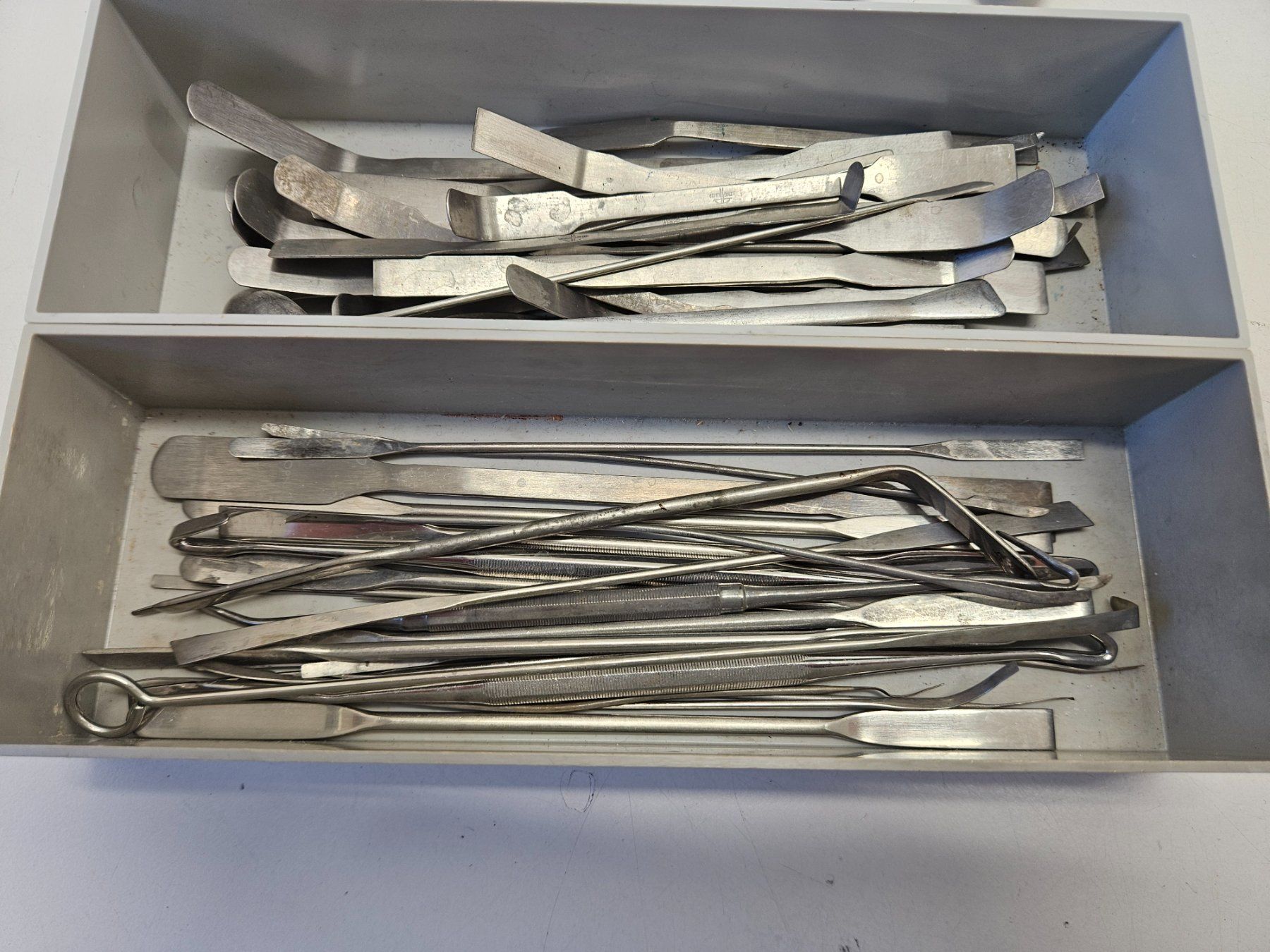 Attrezzature mediche: Vintage-Laborbesteck-Set circa 100 Stück – Usato da Niederdorf venduto da LeptonAG_Labor 2
