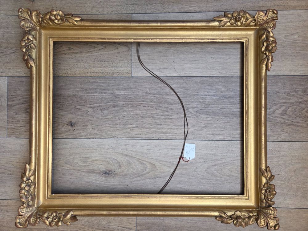Cadre contemporain doré à la feuille style Louis XVI feuillure : 26,5