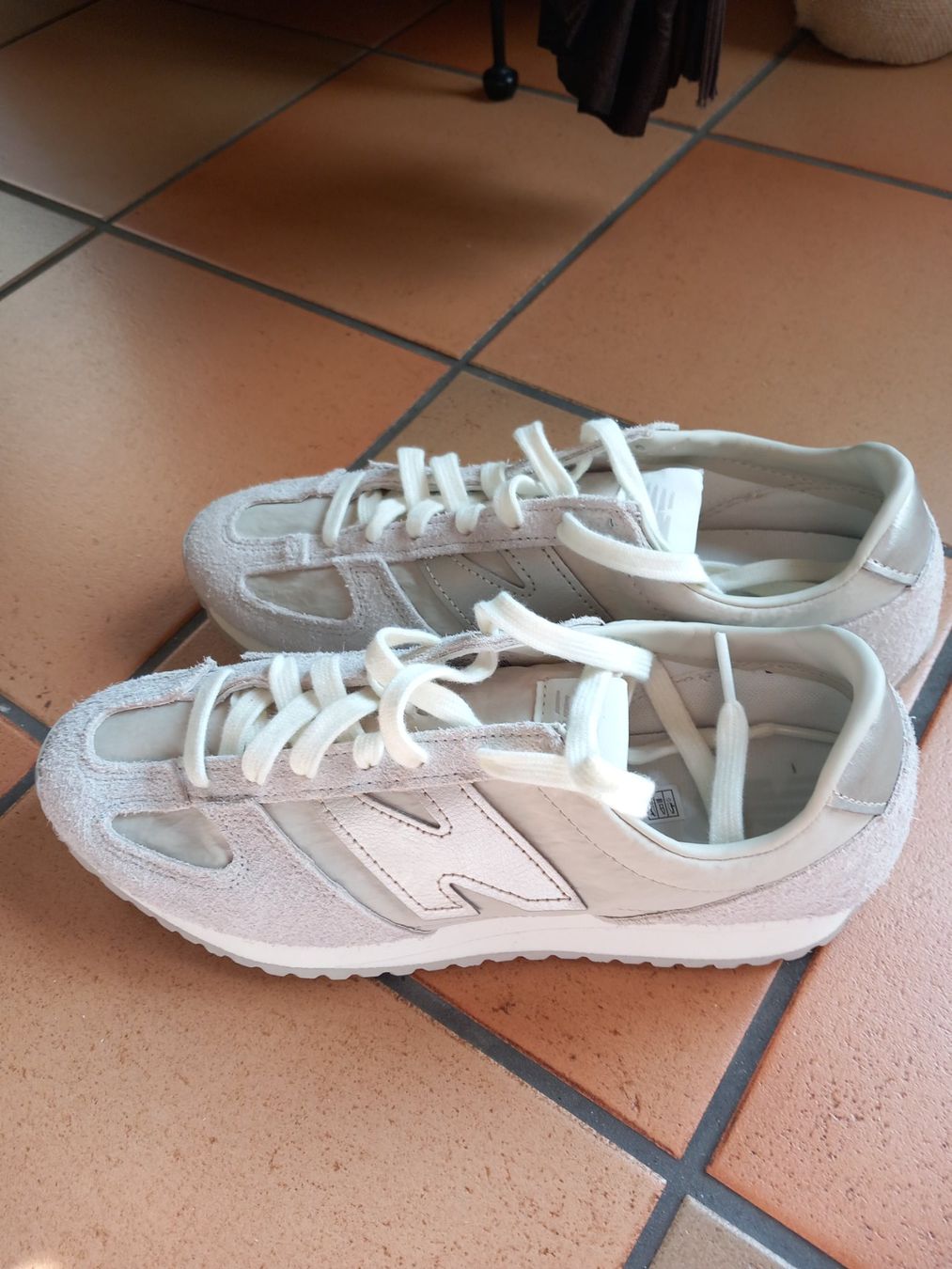 New Balance Scarpe da donna: New Balance 40 – Nuovo (secondo la descrizione) da La Chaux-de-Fonds venduto da Uyuni