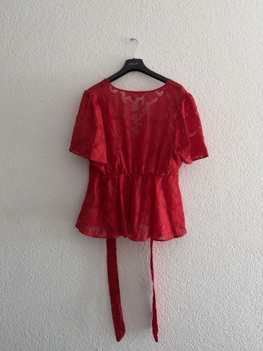 Blusen: Damen Bluse in Rot mit Wickeloptik  – Neu (gemäss Beschreibung) aus Bern von lea_96mn 1