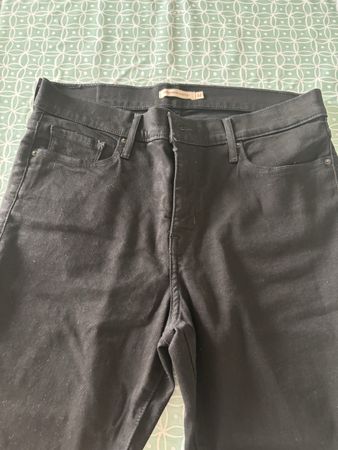 Schwarze Levi's Damenhose, Grösse 32, Top Zustand!
