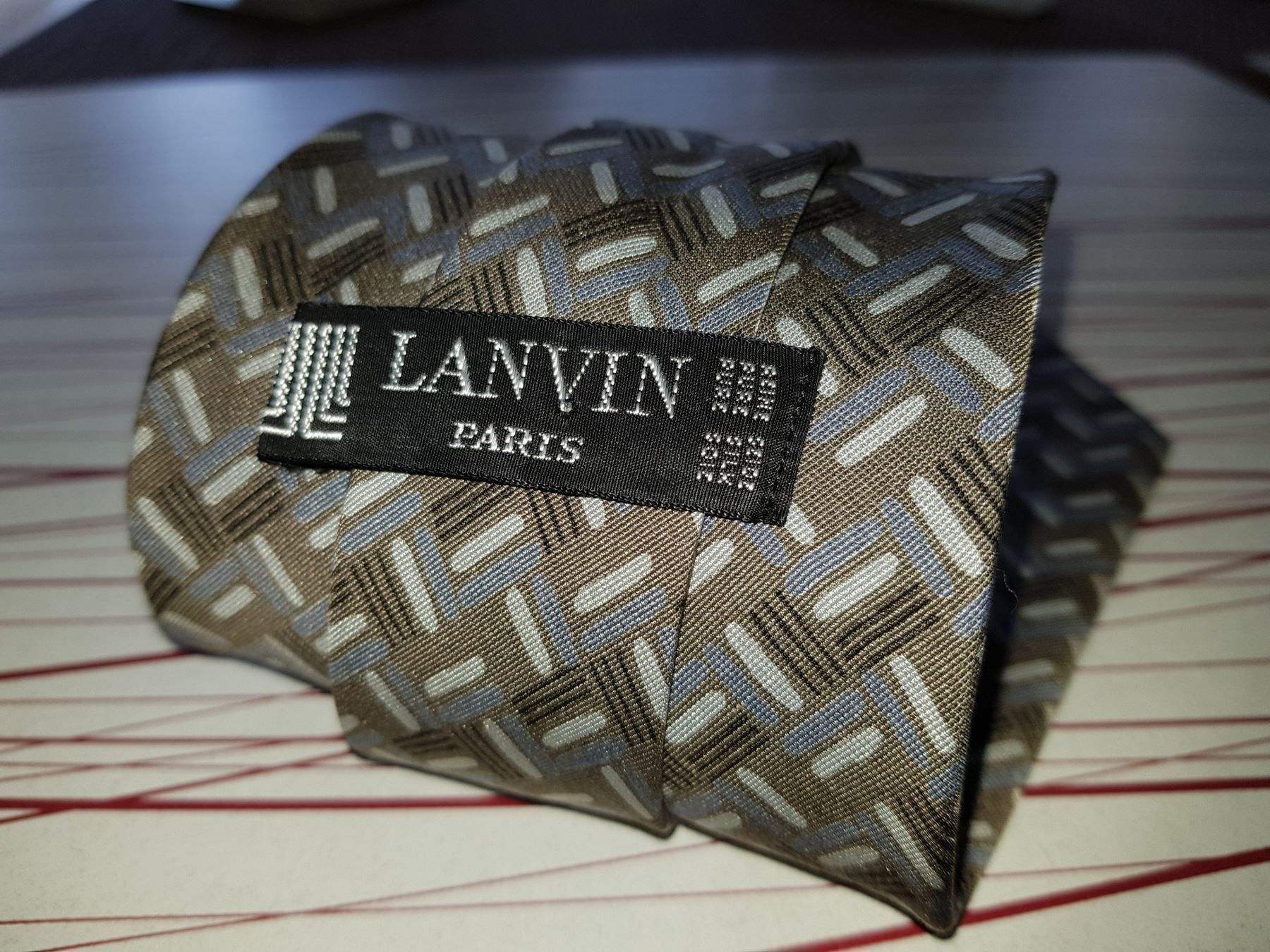 Lanvin Cravatte: LANVIN Cravate en soie / seiden Krawatte – Usato da Cossonay-ville venduto da Super-Price-Quality 3