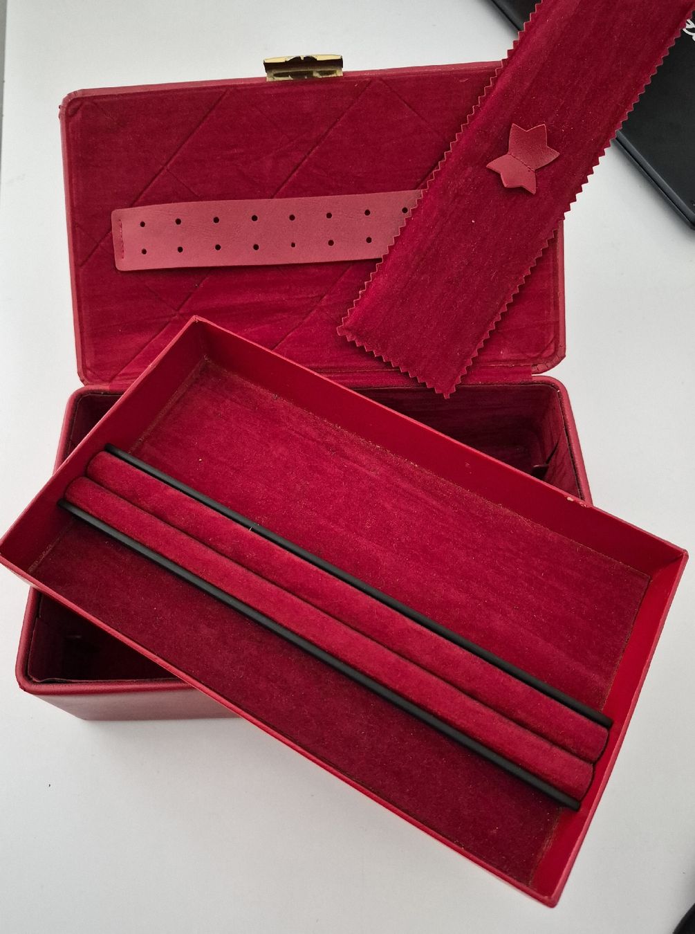 Catenine: Coffret a bijoux +1 collier – Usato da Bern venduto da dasgesuchtobjekt 2