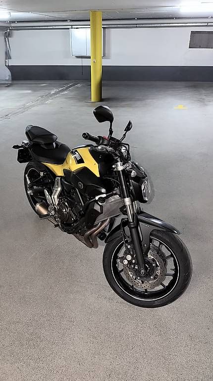 Yamaha Strada: YAMAHA MT07 | TOP | HURRIC | Topcase | Windshield – Usato da Volketswil venduto da Kokosnuss300 1