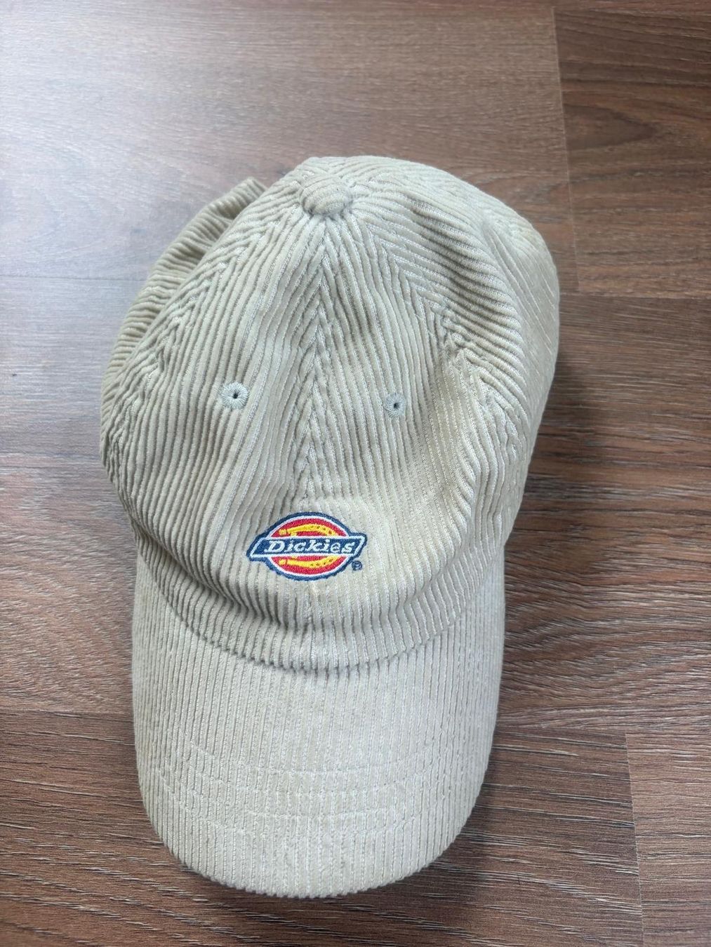 Dickies Copricapi, berretti & cappellini: Casquette Dickies daim beige – Usato da Môtiers NE venduto da ElGreco3099