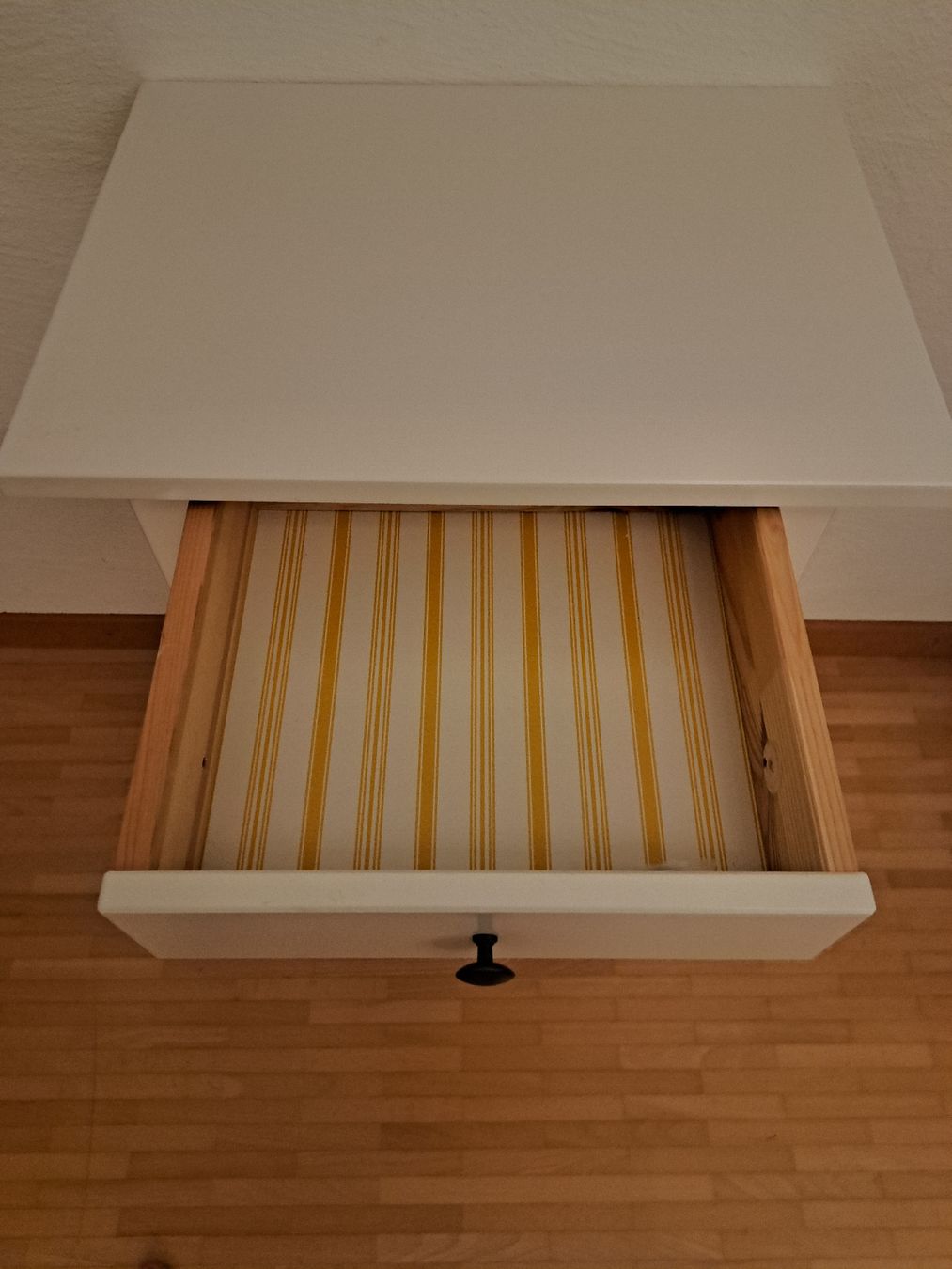 Ikea Comodini: IKEA Nachttisch Hemnes – Usato da Rapperswil SG venduto da suv_pmt5 2