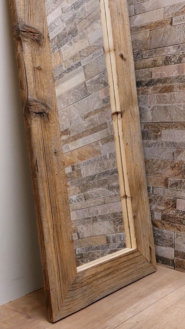 Specchi: Spiegel mit einem Rahmen aus einem Altholzbrett – Nuovo e nell'imballaggio originale da Egnach venduto da Oldwoodstyle 3
