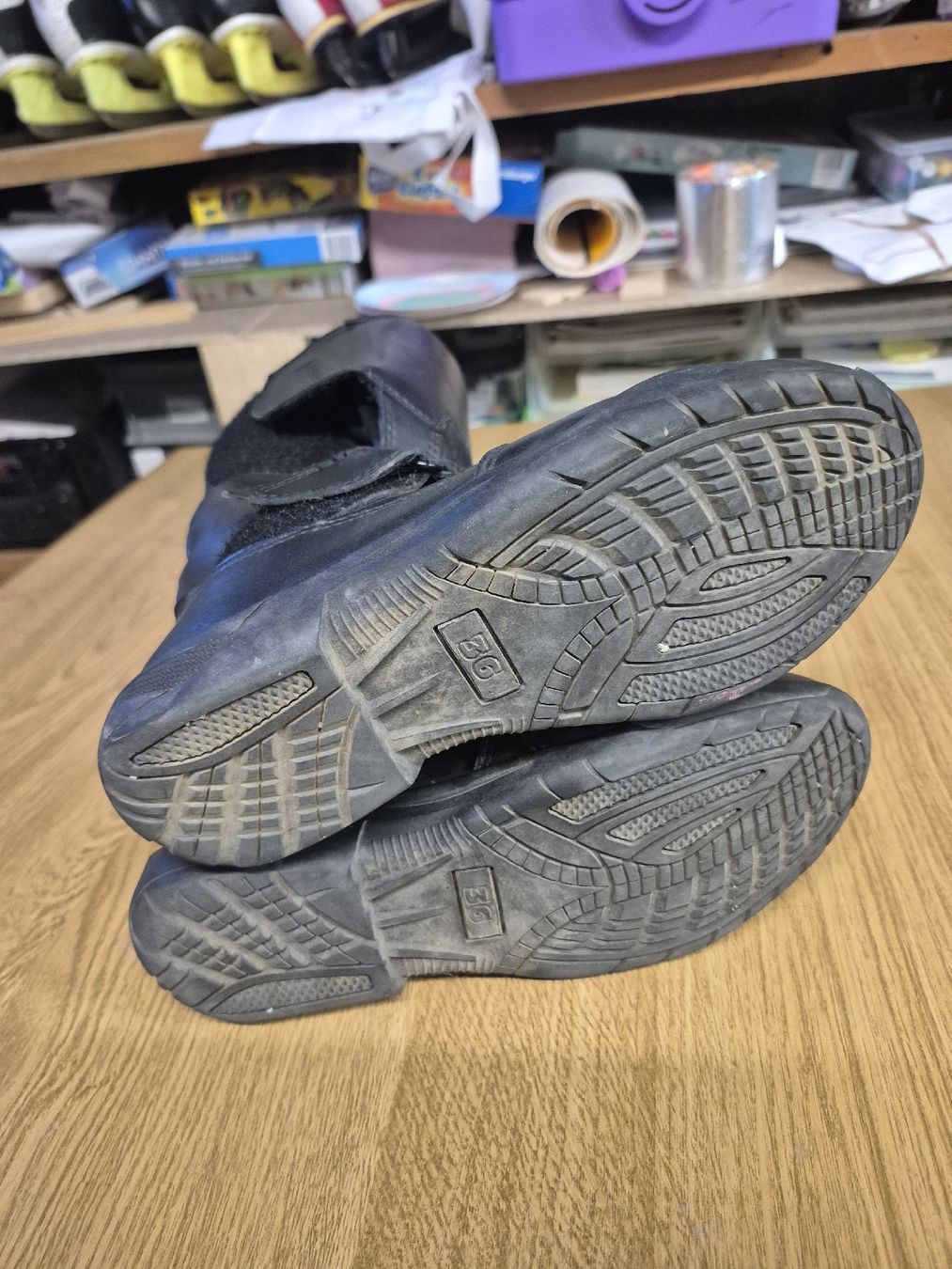 Scarpe da uomo: Motorradstiefel Schwarz Grösse 36 gebraucht – Usato da Avers venduto da Stina2022 1