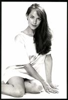 Fotografie Mary Tamm im kruzen weissen K