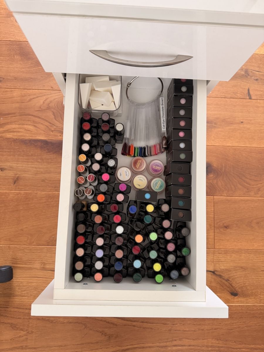 Unghie finte: Nagelstudio Einrichtung – Usato da Buttikon SZ venduto da maticivy 4