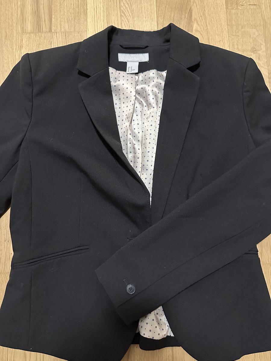 H&M Jacken: taillierter blazer (40) – Gebraucht aus Freidorf TG von driftingforthrifting 1