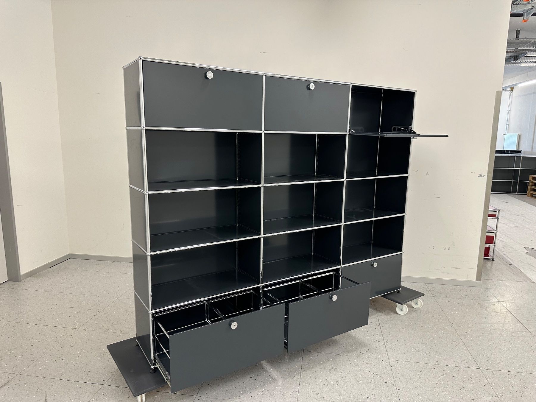 USM Scaffali: USM Highboard 3x5 Anthrazitgrau, Top Zustand – Usato da Grenchen venduto da Design-Outlet 4