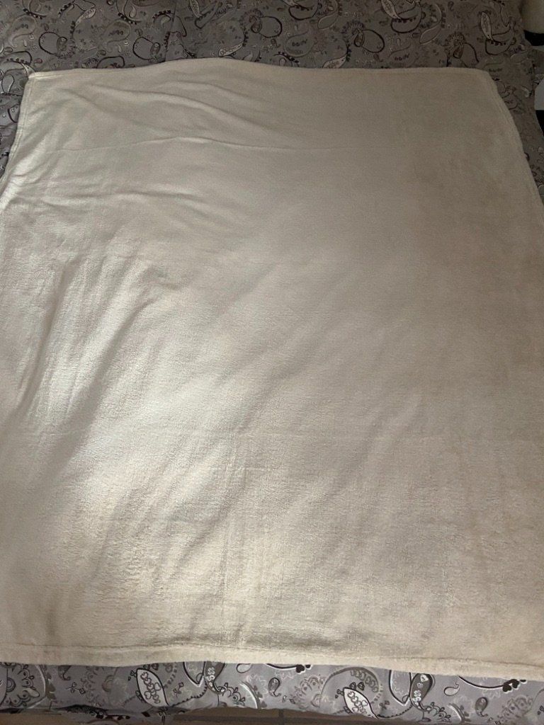 Decken: Kuscheldecke cremefarben  155 x 136 cm – Gebraucht aus Beatenberg von buy2you 1