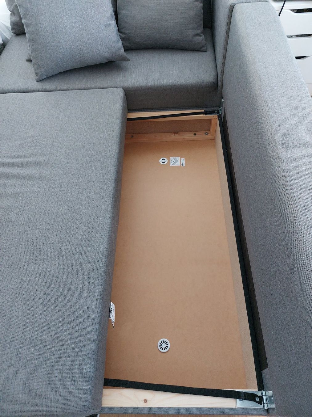 Ikea Sofas: IKEA 3er Bettsofa Älvdalen VB – Gebraucht aus Biel/Bienne von big_hxr7 1