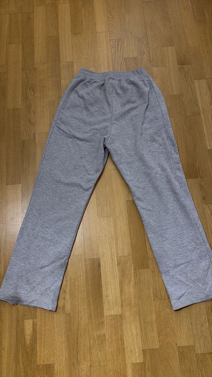 6PM Pantaloni: 6PM Trainerhose grau – Usato da Basel venduto da nicolasschneeberger 1
