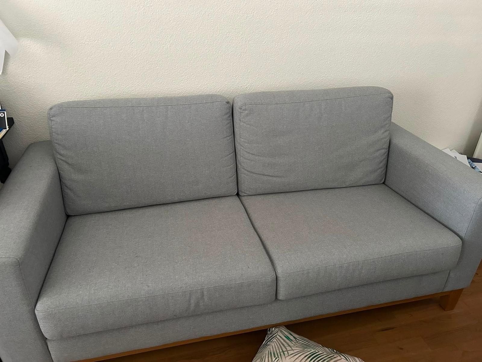 Sofas: Sofa 2-Sitzer hellgrau guter Zustand 180cm – D'occasion à Ins par aschi333