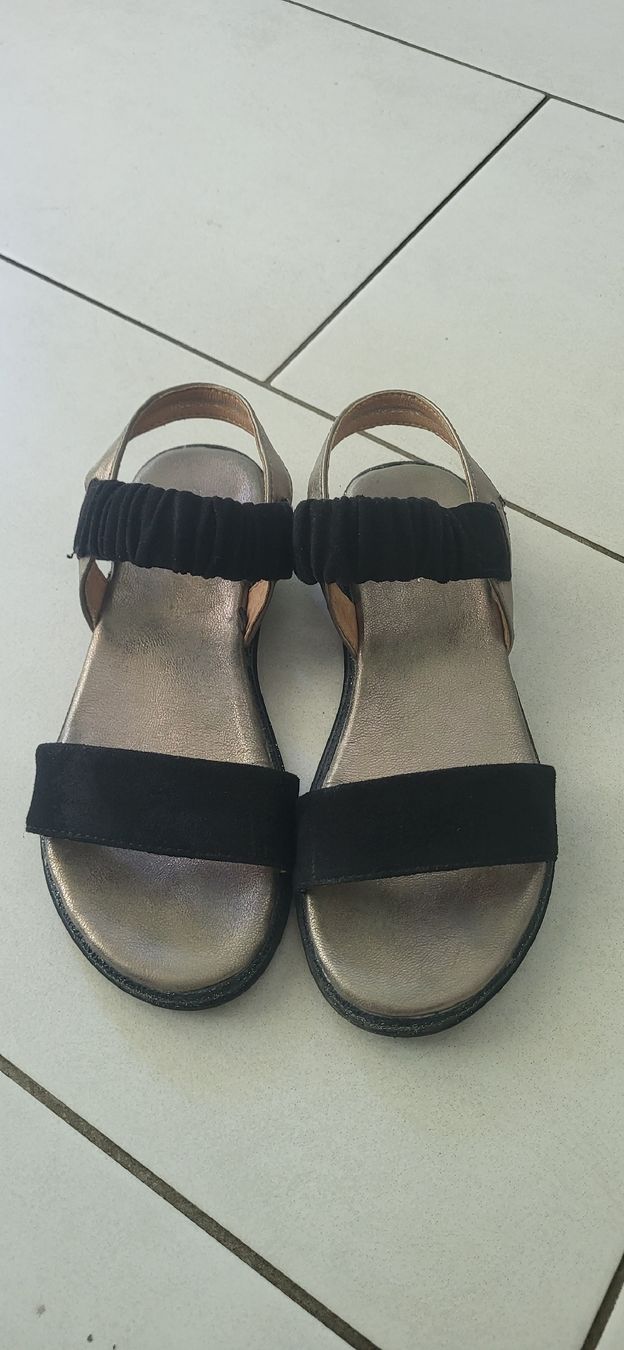 Scarpe per ragazze: Leder Sandalen Gr.36 – Usato da Thierachern venduto da Anastasia123