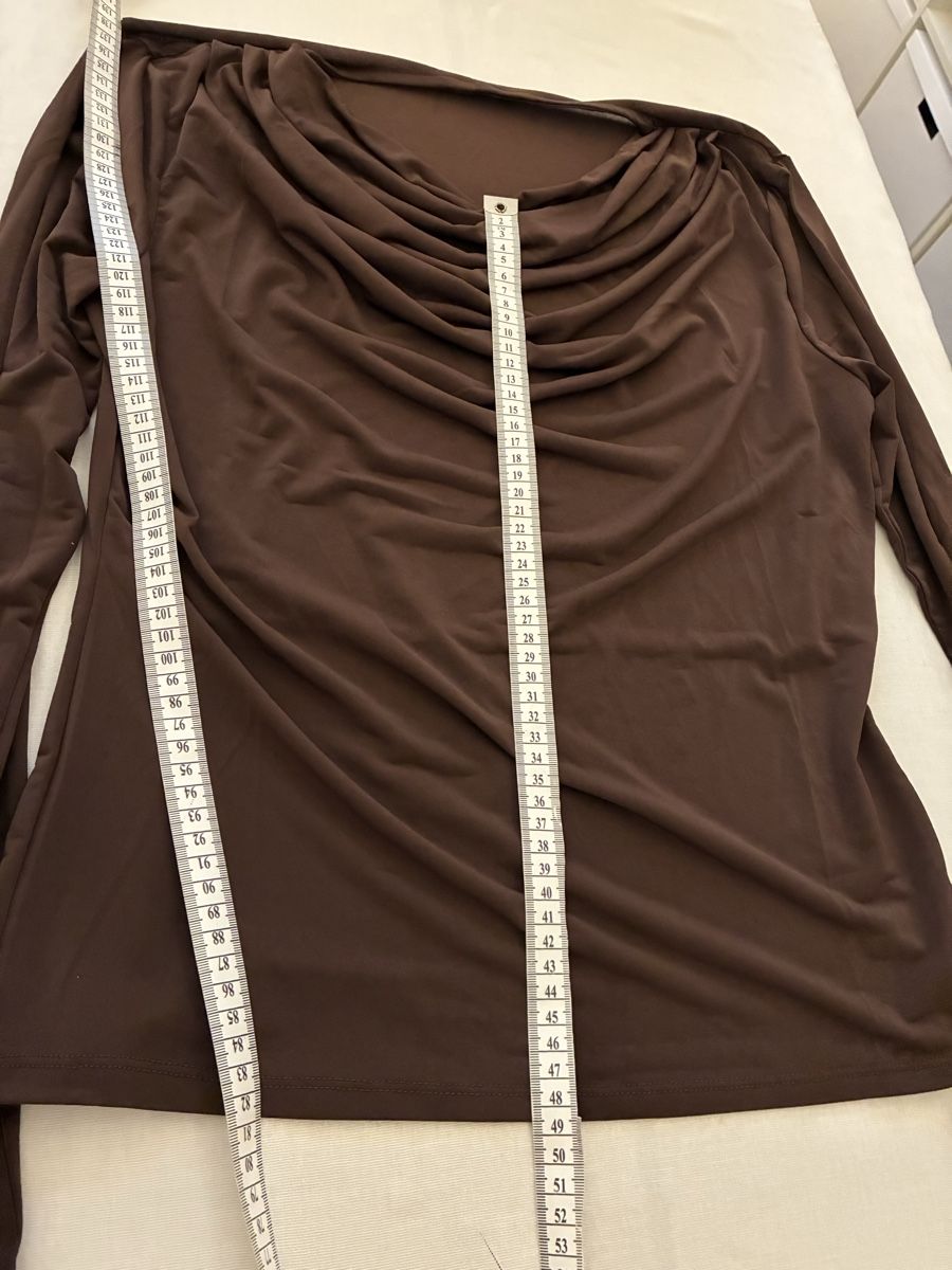 Top: Braunes Shirt mit Wasserfallausschnitt, Grösse M – Nuovo (secondo la descrizione) da Bäretswil venduto da Viechel 3